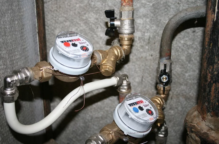 Fugas entre contador y llave de paso